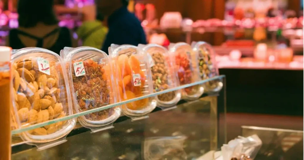 Package Freeze-Dried Food with plastic box